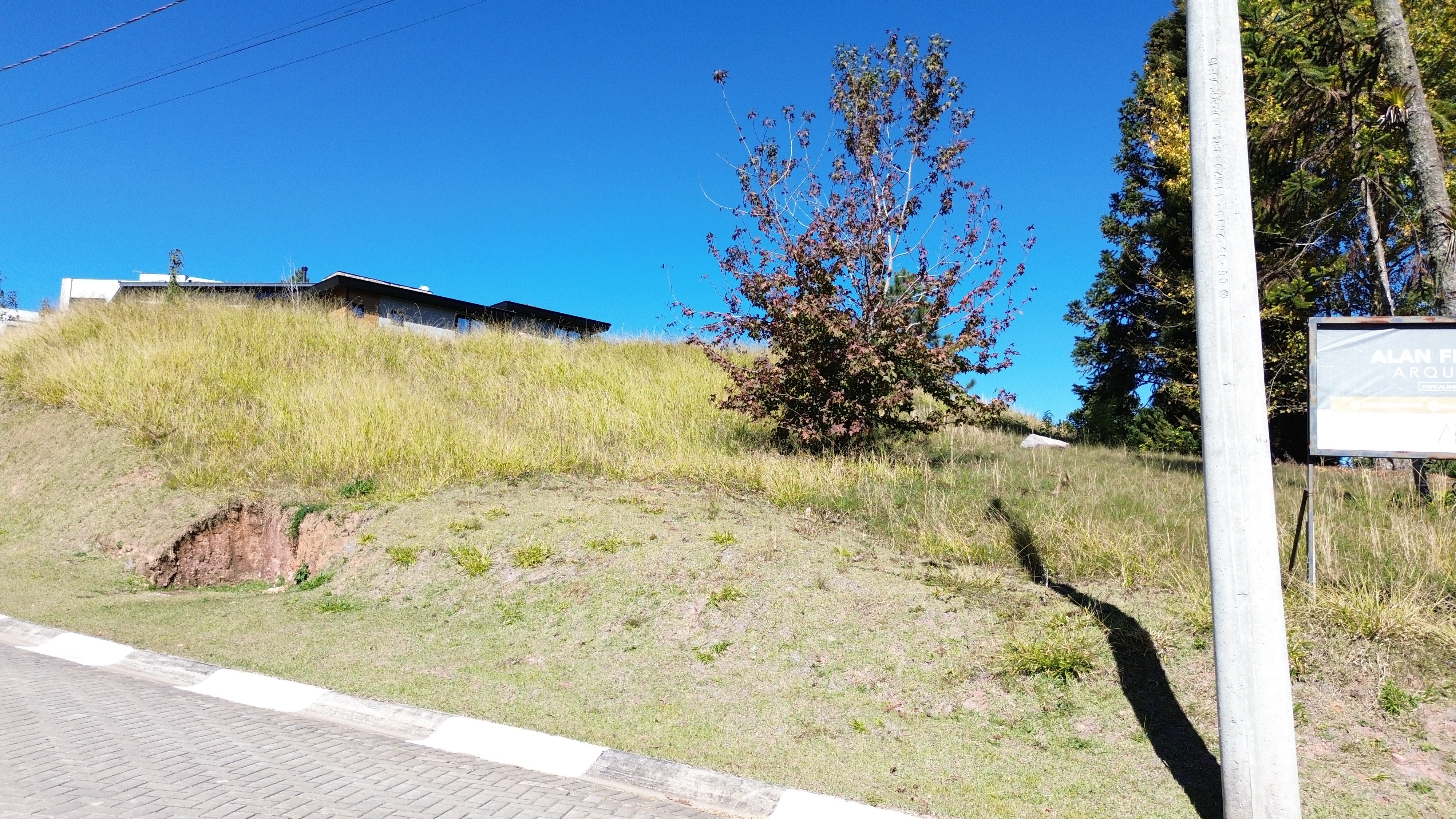 0 para Terrenos - Venda em Campos do Jordão